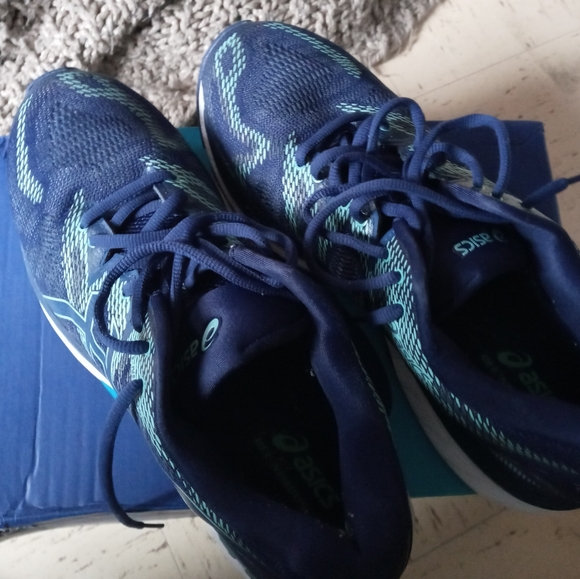 ASICS - Picture 5 of 8